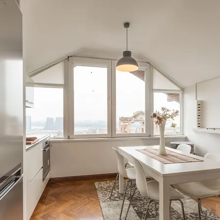 特拉兹耶公寓 *